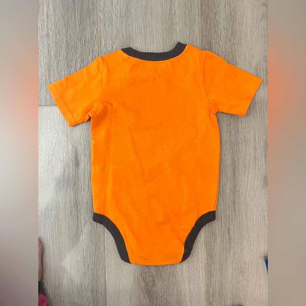 Boys Orange Onsie Bodysuit Daddy's Little Man. Boys size 18 Months - Picture 5 of 5